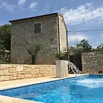 לינה וארוחת בוקר Sterna Ii - Mit Pool Und Garten 4*