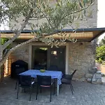 Sterna Ii - Mit Pool Und Garten Couette-café Kaštelir