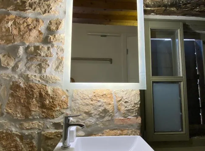 Sterna Ii - Mit Pool Und Garten 4* Kaštelir