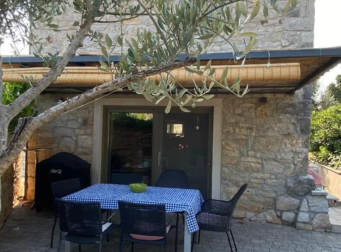 Sterna Ii - Mit Pool Und Garten Bed & Breakfast Kaštelir